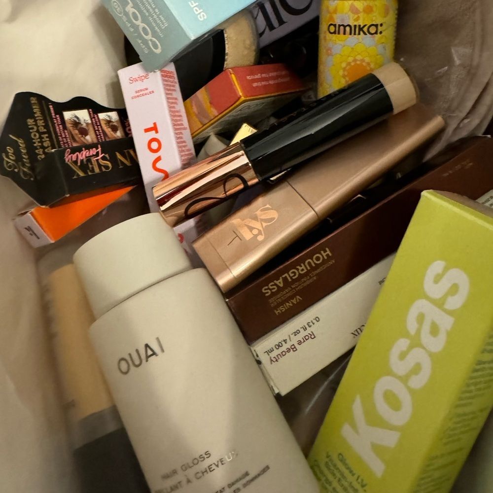 Sephora Makeup mystery bundle all full size products 
6 full size NEW